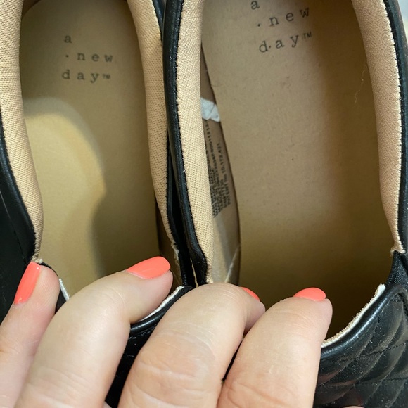 Target quilted black slip ons size 8.5 - Picture 4 of 5